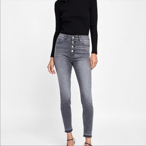 ✨ ZARA HIGHWAISTED GREY JEAN ✨